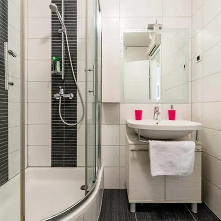 Near Reno With Private Parking Apartamento
