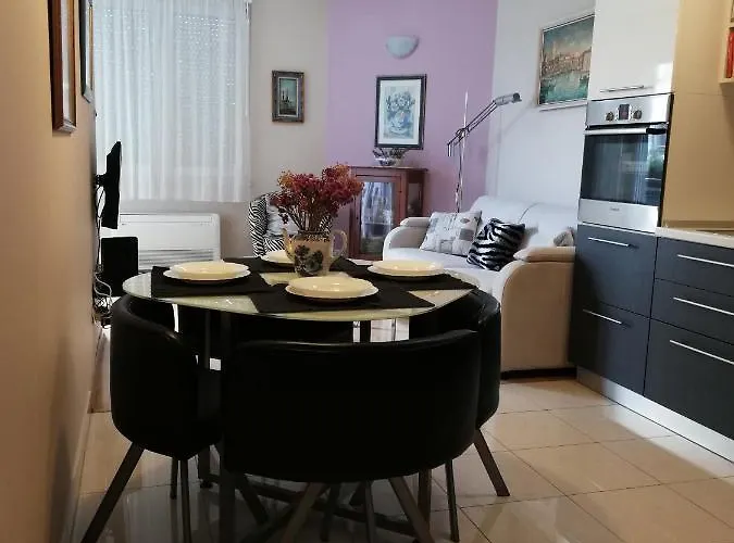 Near Reno With Private Parking Apartamento