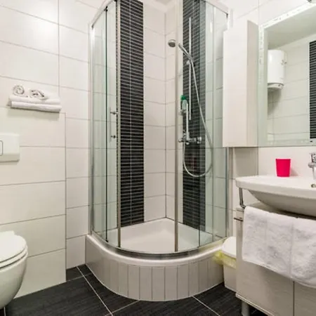 Apartment Near Reno With Private Parking *