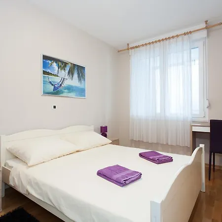 Near Reno With Private Parking * Сплит