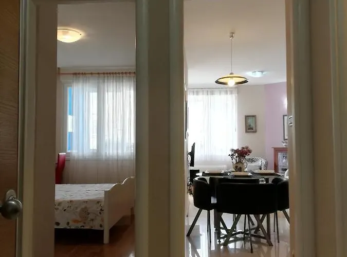 Near Reno With Private Parking Apartmán Split